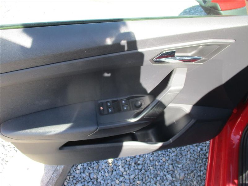 Seat Ibiza 1,0 TGi, klima serv.kniha ,CZ - fotka 13 z 35