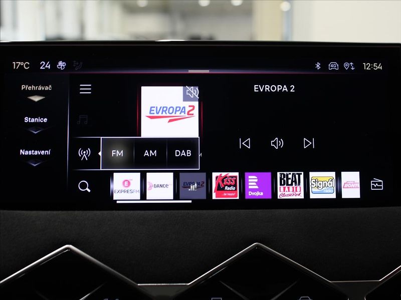 DS Automobiles DS3 Crossback 1,2 Hybrid 145k. Performace ČR - fotka 10 z 24