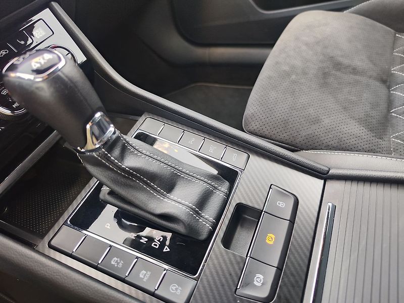 Škoda Superb 2.0 TDI/147kW Sportline DSG 4x - fotka 26 z 36
