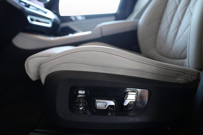 BMW X5 xDrive50e - fotka 30 z 35