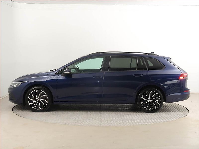 Volkswagen Golf (2024) 1.5 TSI - fotka 3 z 18