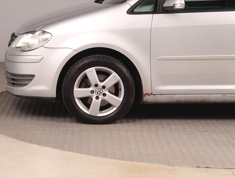 Volkswagen Touran (2007) 1.9 TDI, 7 míst, po STK, Tažné - fotka 14 z 17