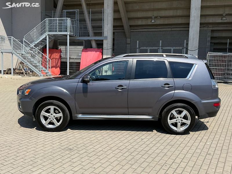 Mitsubishi Outlander (2010) 2.2 DI-D, 130kw 4x4 - fotka 2 z 19
