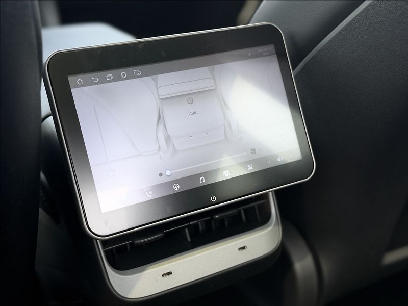 Tesla Model Y 0,0 220kW NOVÉ V ČR DPH 38tKm - fotka 23 z 34