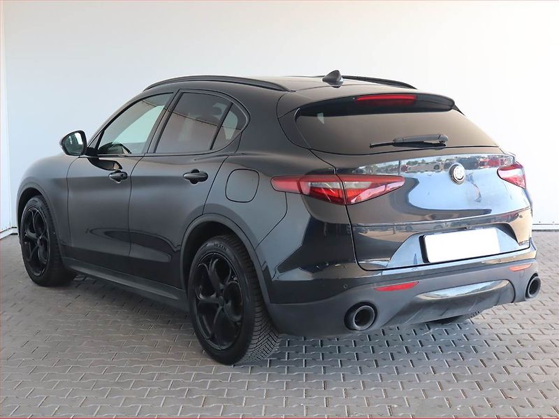 Alfa Romeo Stelvio (2019) 2.2 Diesel, Automat, Kůže - fotka 4 z 23