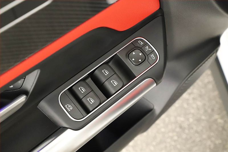Mercedes-Benz GLA (2025) 35 AMG 4MATIC, AMG - fotka 19 z 20