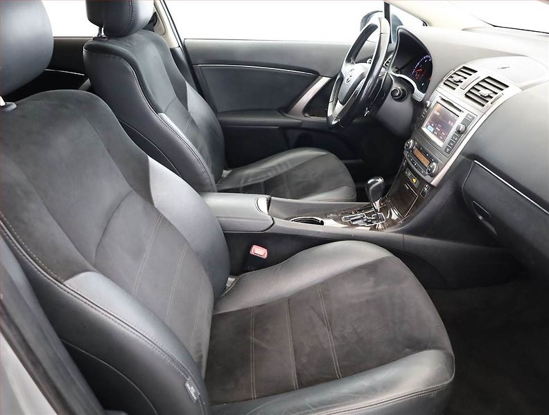 Toyota Avensis (2013) 2.2 D-4D, Automat, Navi - fotka 7 z 17