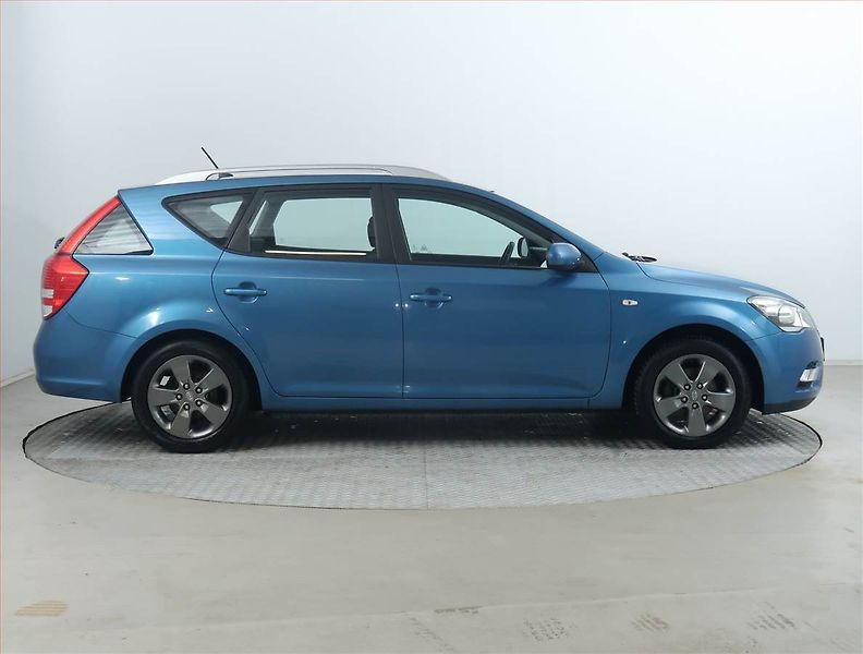 Kia Ceed (2010) 1.4 CVVT, po STK, jezdí skvěle - fotka 6 z 16