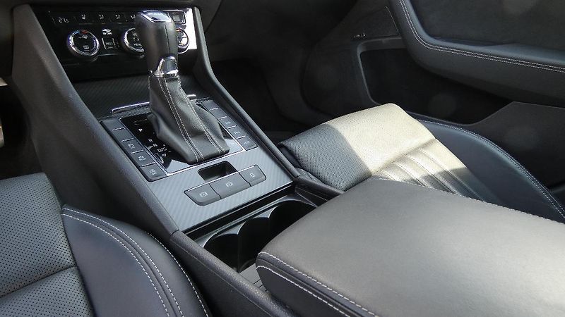 Škoda Superb 2.0 TDI DSG 4x4 Sportline 147k - fotka 6 z 29