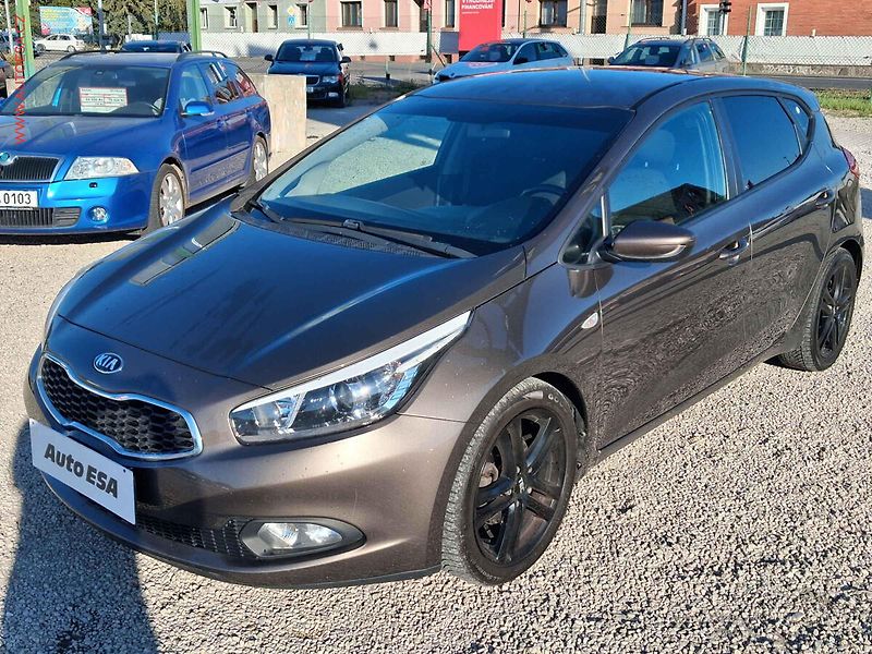 Kia Ceed (2013) 1.6GDi, 2.maj,ČR, AC, temp - fotka 3 z 19