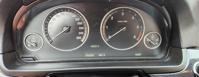 BMW Řada 5 (2015) 530XD*LED*PLNÝ*SERVIS*COMBI* - fotka 16 z 50