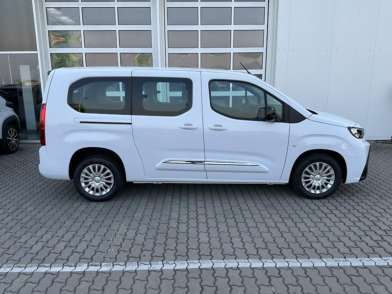 Toyota ProAce City Verso (2026) 1.5D-6M/T - LONG 7S BUSINESS - fotka 2 z 22