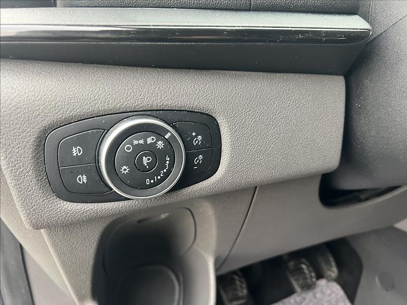 Ford Tourneo Custom 2,0 TDCI 9.Míst,Navi,DPH - fotka 10 z 19