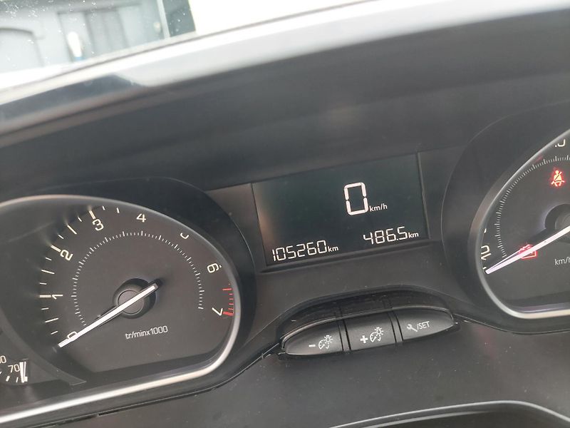 Peugeot 2008 (2015) 1.2-81kW THP - fotka 11 z 38