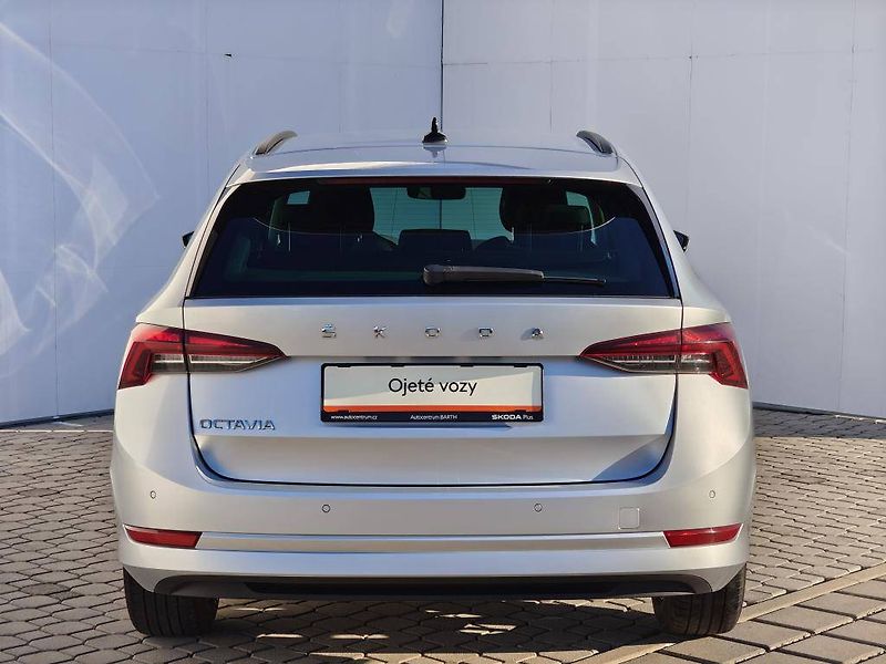 Škoda Octavia Ambition 6MP 2,0TDI - fotka 21 z 22