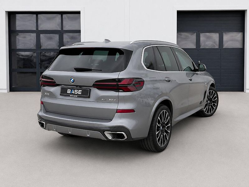 BMW X5 xDrive30d M-Sport - fotka 5 z 34