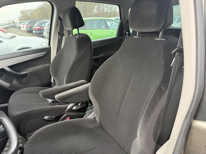 Citroën C4 Picasso 1.8i 16V - fotka 15 z 23