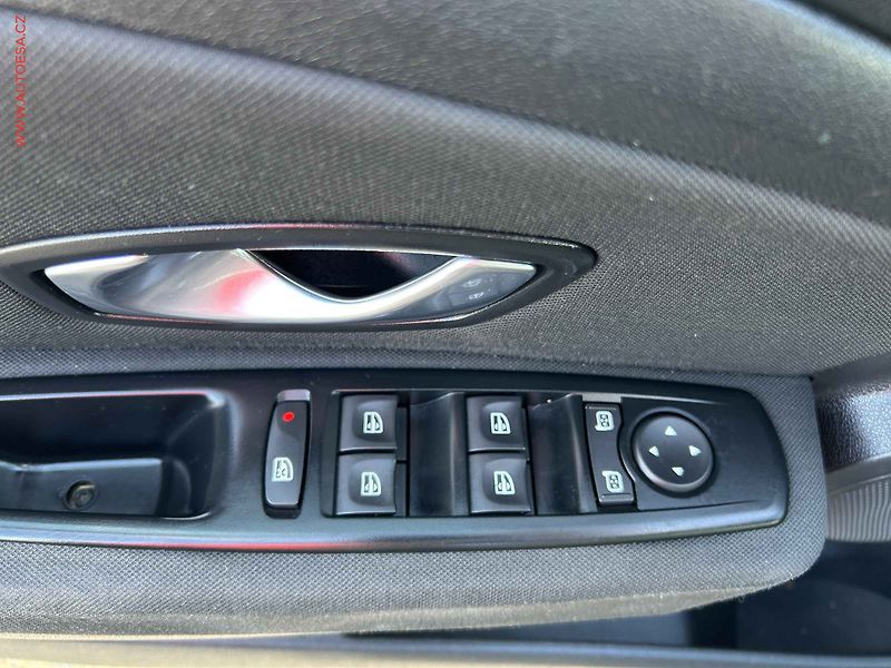 Renault Mégane (2009) 1.6 16V - fotka 11 z 16