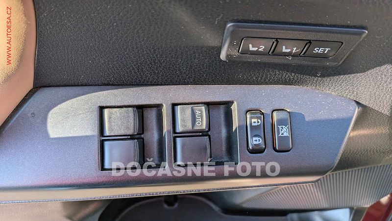 Toyota RAV4 (2017) 2.5 Hybrid 4WD, 2.maj,ČR - fotka 11 z 18