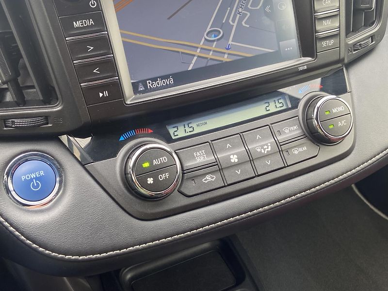 Toyota RAV4 2.5 HSD e-CVT AWD Selection - fotka 19 z 23