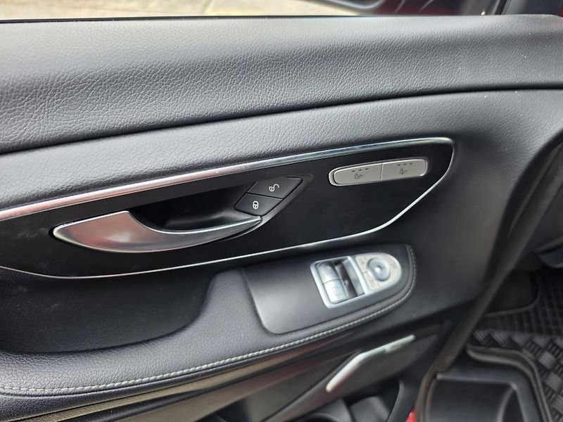 Mercedes-Benz Třídy V (2022) 300d 7míst 4Matic Avantgarde - fotka 10 z 13
