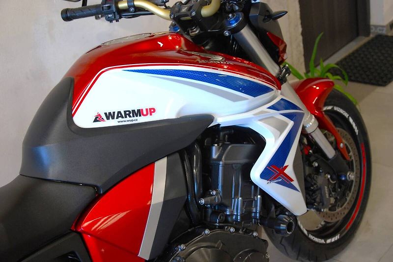 Honda CB 1000 R (2014) krásný stav, akrapovič - fotka 9 z 20