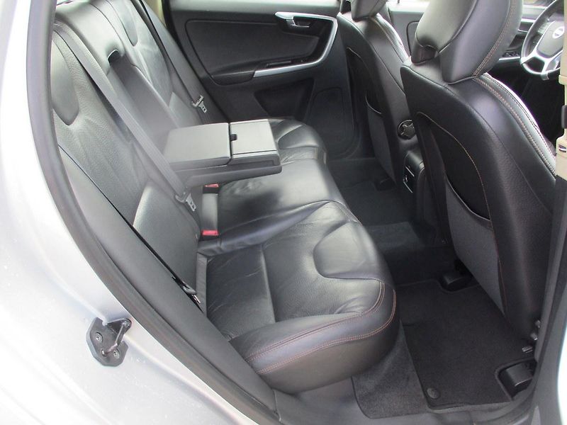 Volvo XC60 2.4 D5*AWD*NAVI*198 tkm*SUMMUM - fotka 34 z 56