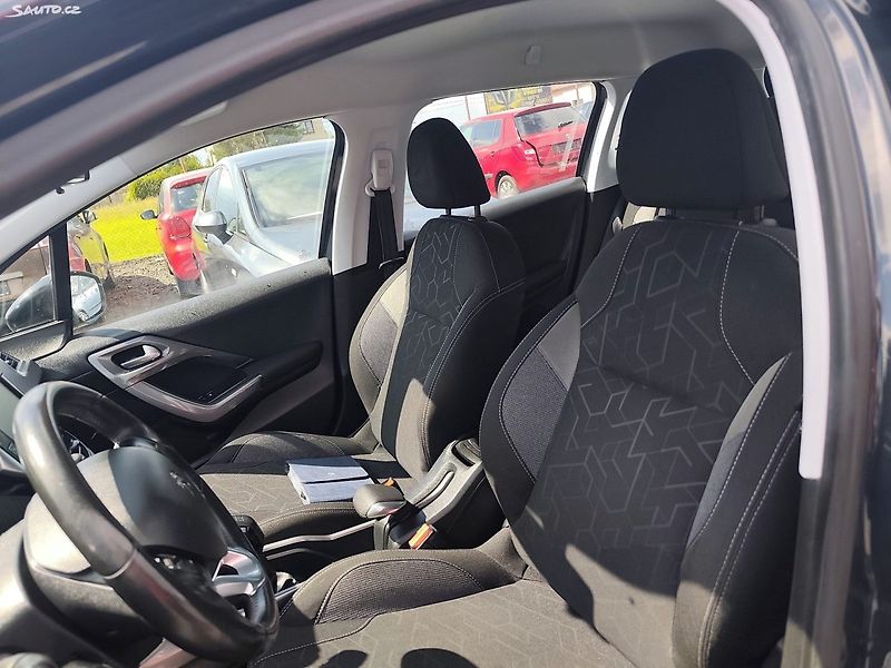 Peugeot 2008 (2016) - fotka 16 z 32