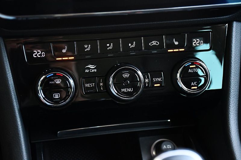 Škoda Superb 1,5TSi STYLE - fotka 35 z 57