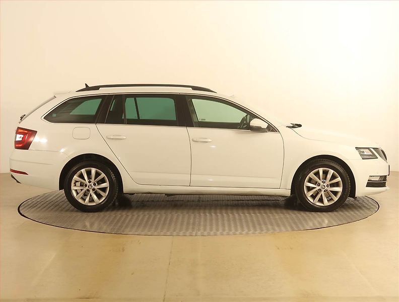 Škoda Octavia (2020) 1.5 TSI, Serv.kniha, Tempomat - fotka 6 z 17