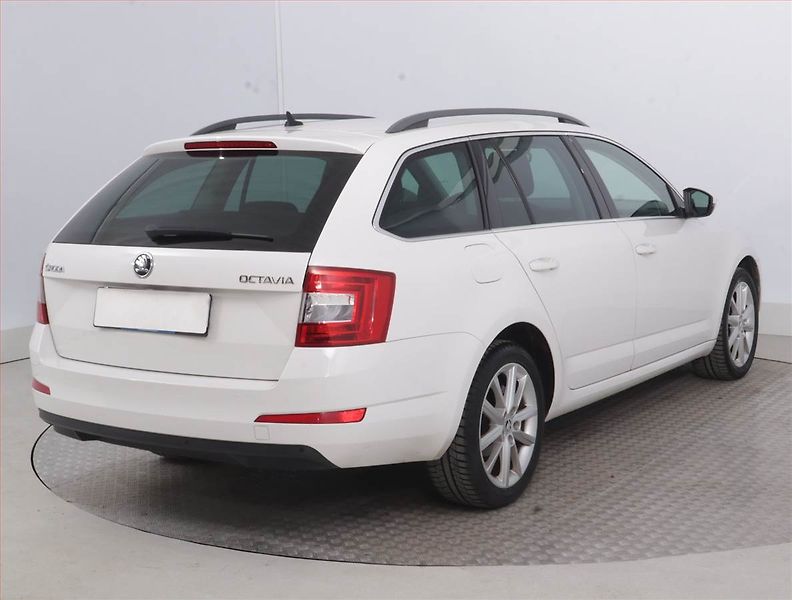 Škoda Octavia (2017) 1.6 TDI, Navi - fotka 5 z 15