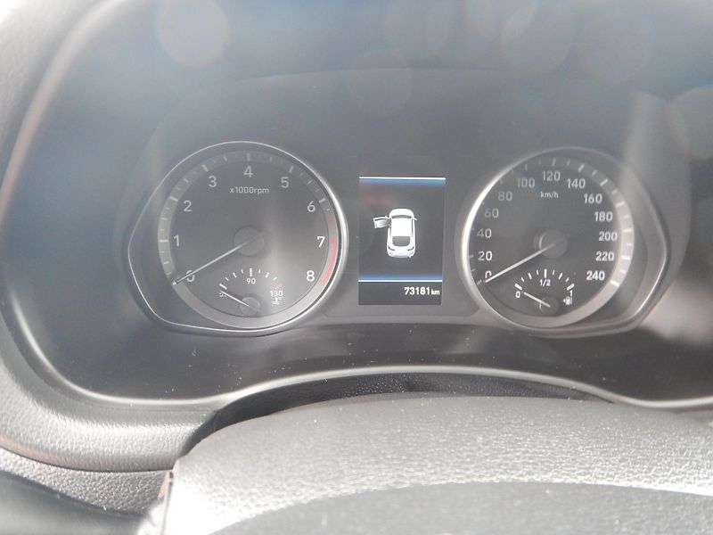 Hyundai i30 FASTBACK, 1.4 GDi TURBO, AUT - fotka 20 z 35
