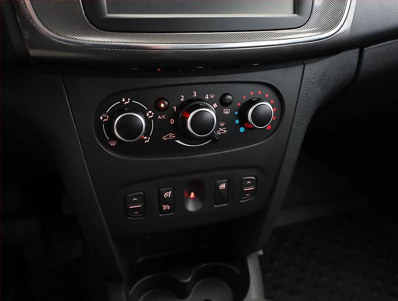Dacia Sandero (2019) 0.9 TCe, Serv.kniha, Navi - fotka 9 z 13