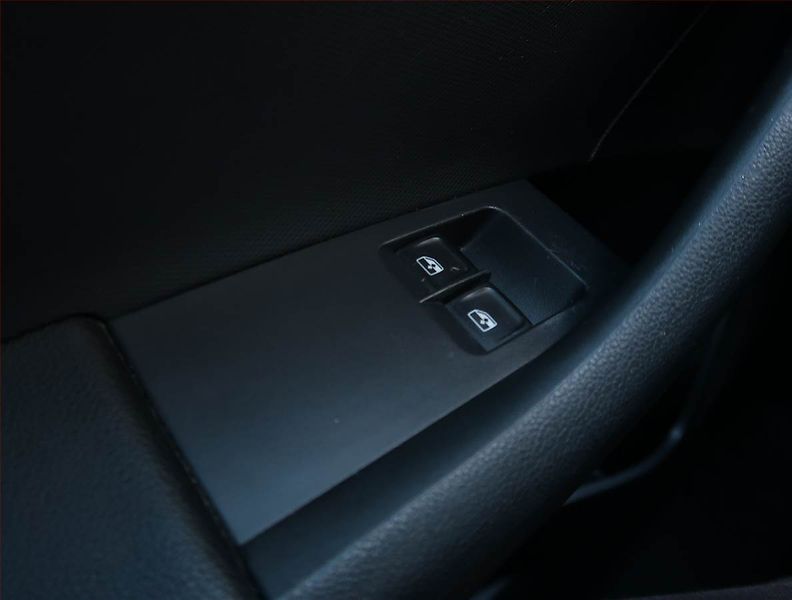 Škoda Rapid (2015) Spaceback 1.2 TSI, Serv.kniha - fotka 16 z 16