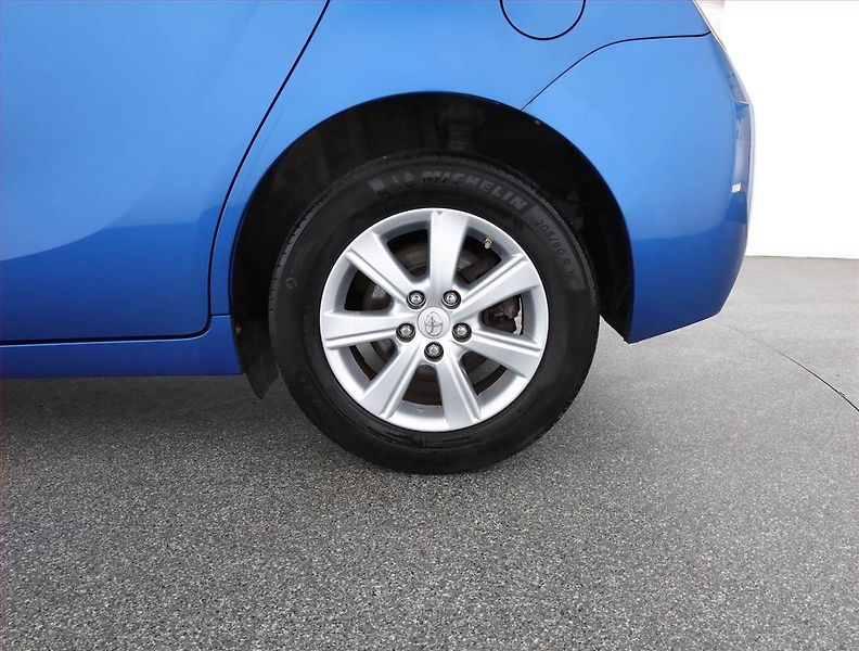 Toyota Verso (2015) 1.6 D-4D, Serv.kniha, Xenony - fotka 18 z 18