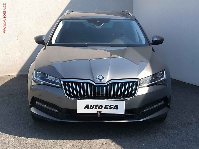 Škoda Superb (2022) 2.0 TDi, Style, DSG, LED - fotka 2 z 27