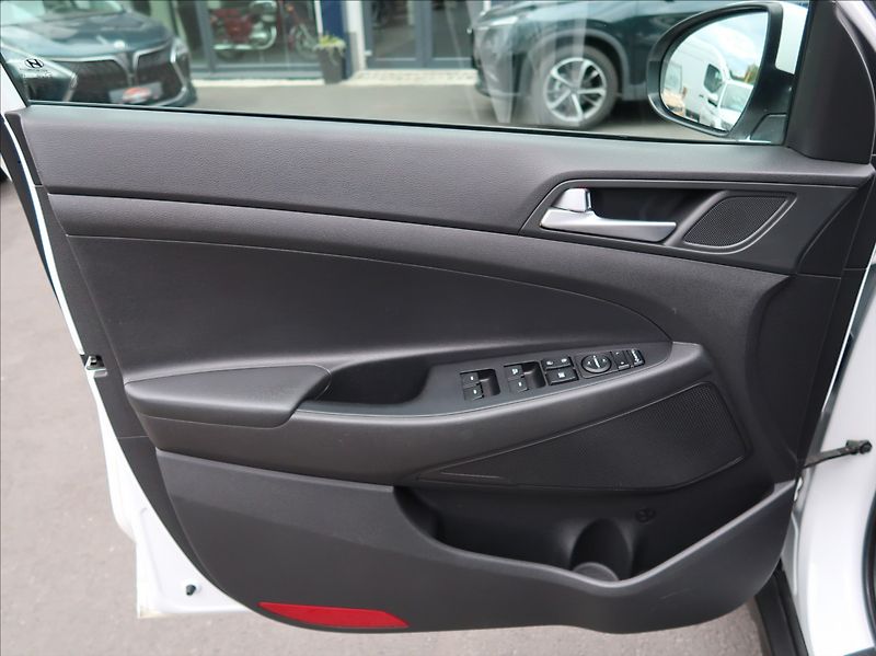 Hyundai Tucson 1,7 CRDi,85kW,1majČR,navi,tažn - fotka 21 z 27