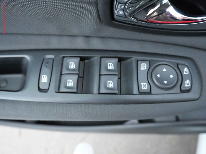 Renault Grand Scénic (2015) 1.5 dCi, 2.maj,ČR, AC, navi - fotka 14 z 20