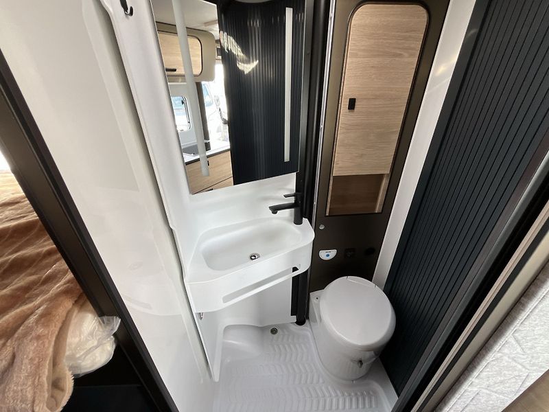 Weinsberg (2027) CaraCompact EDITION [PEPPER] 6 - fotka 16 z 24