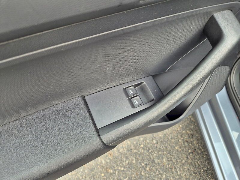 Škoda Rapid (2013) Ambition 1.6 TDI 77 kW 5°manuá - fotka 14 z 27