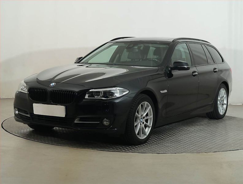 BMW Řada 5 (2014) 530d xDrive, 4X4, Automat - fotka 2 z 17