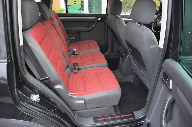 Volkswagen Touran (2005) 2.0 TDi 103kW / 2x sada kol - fotka 12 z 26
