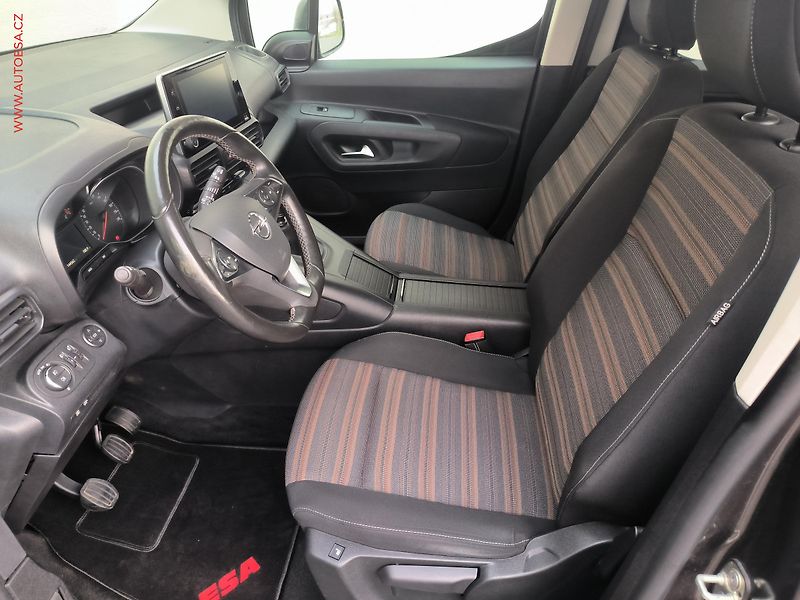 Opel Combo (2019) 1.5CDTi, Life, navi, panor - fotka 9 z 25