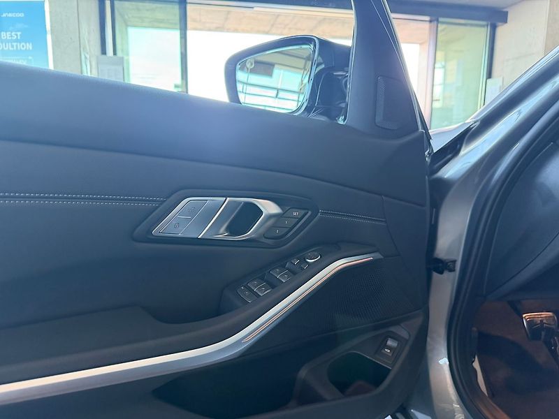 BMW Ostatní M340i xDrive Touring El.tažné - fotka 11 z 11