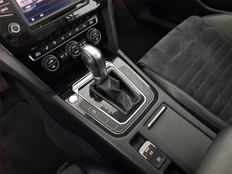Volkswagen Passat (2017) 2.0 TDI, Automat, Serv.kniha - fotka 13 z 22