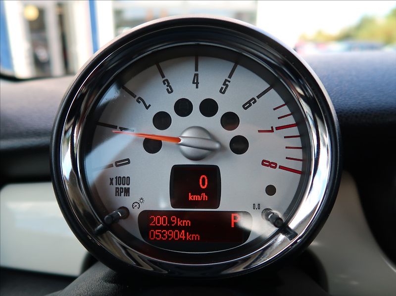 Mini Cooper 1,6 i,90kW,1majČR,automat,53tk - fotka 11 z 25