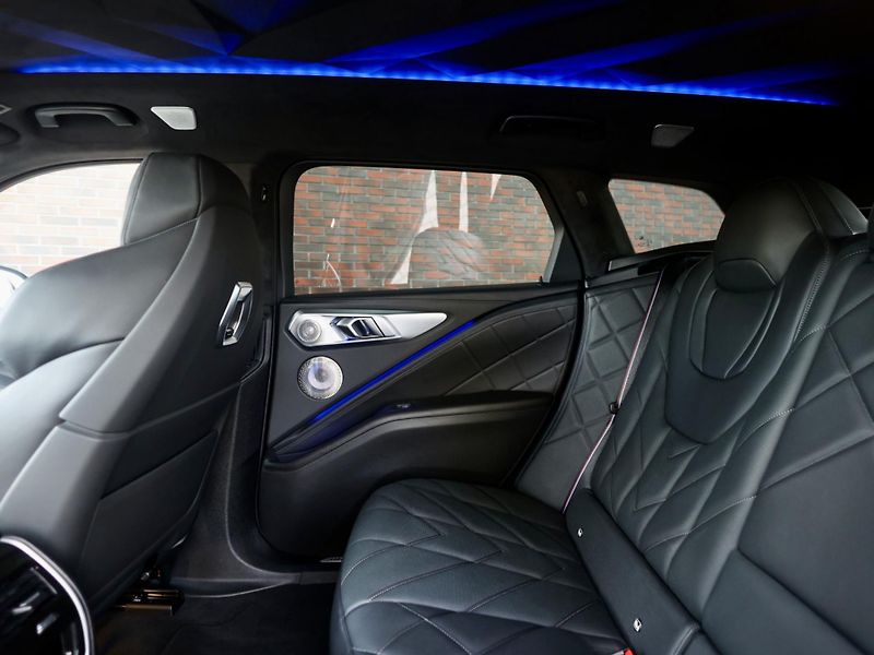 BMW XM (2023) 4.4 V8 ehybrid 480 KW - fotka 41 z 57