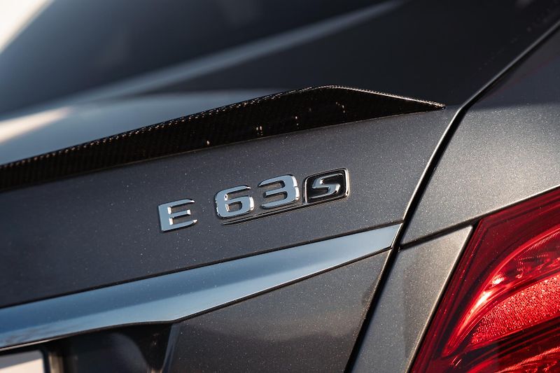 Mercedes-Benz Třídy E (2017) E63S AMG 4Matic+ V8 Biturbo - fotka 17 z 99