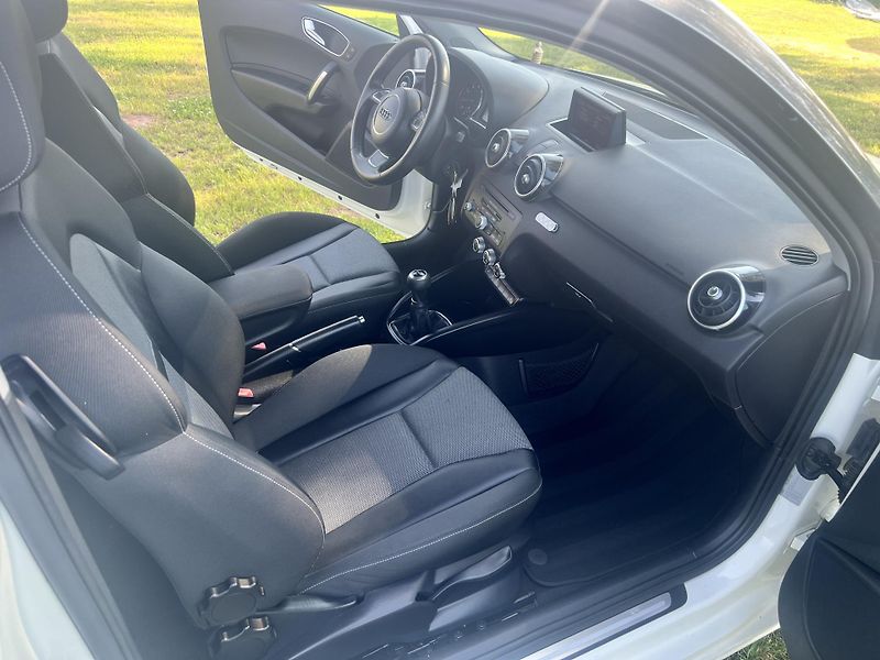 Audi A1 1.2TFSI 63KW,KůŽE,NAVI,2xALU - fotka 16 z 40
