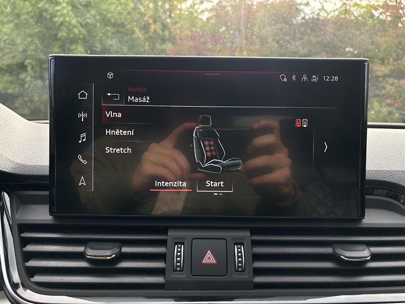 Audi Q5 (2021) 50TFSIe SLine PANO NOV BATERIE - fotka 27 z 38